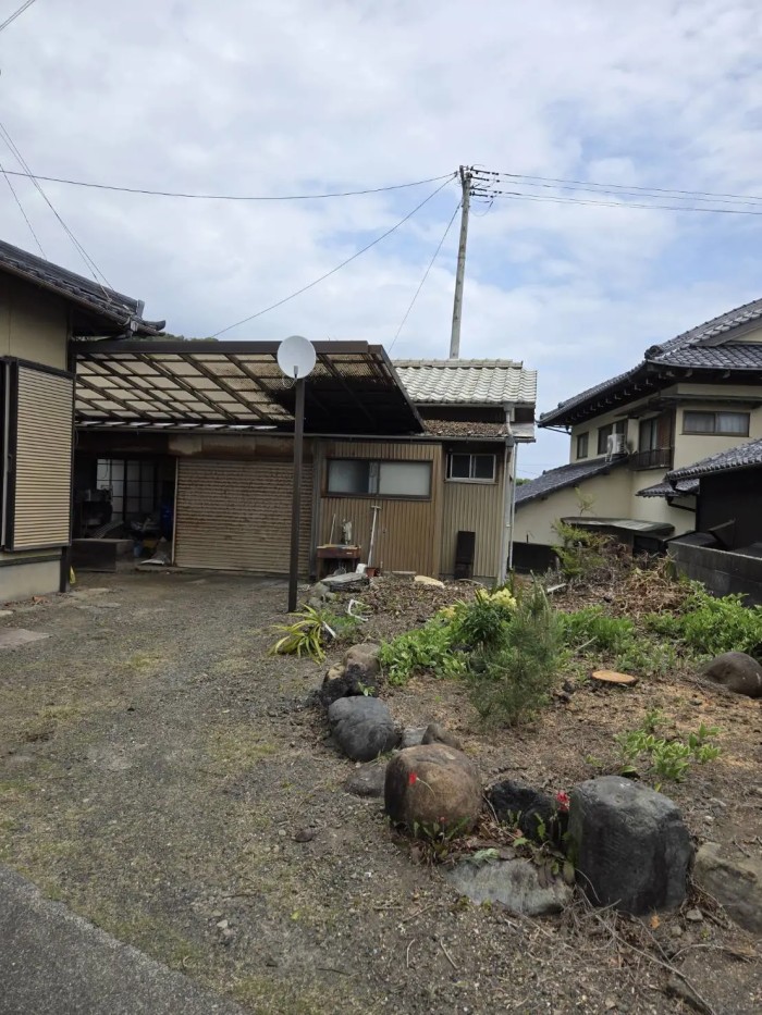 奈良市の高木伐採事例｜民家に隣接した大木の伐採・剪定を安全施工 - After